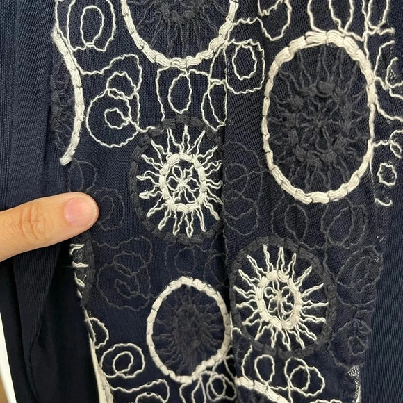 Chicos Travelers Navy Blue Embroidered Cardigan No Wrinkle Size Small (Chicos 0) - Picture 3 of 4
